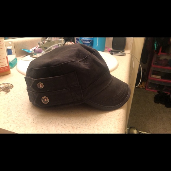 ROXY hat. - Picture 2 of 2